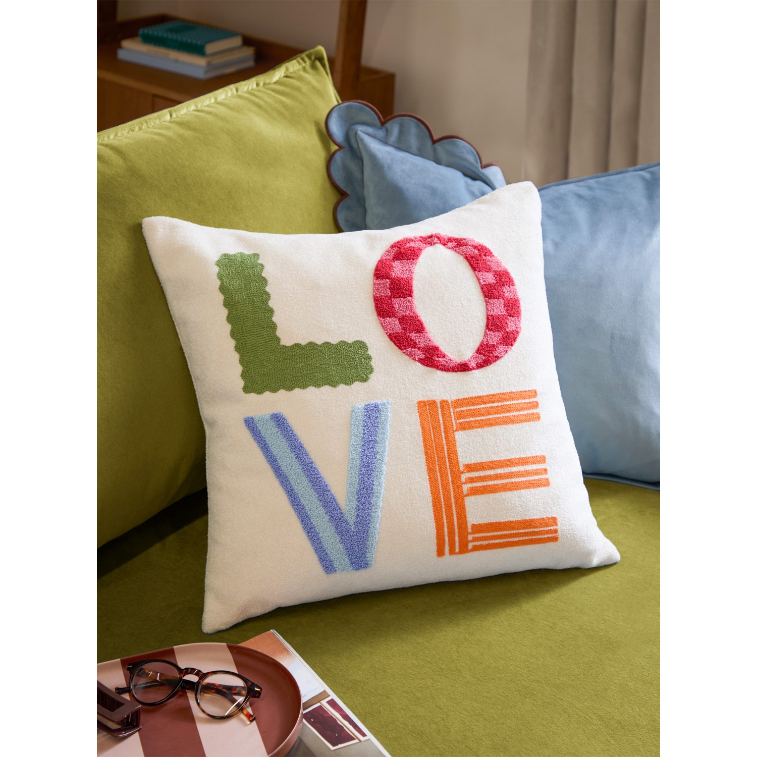 George Multi Furn Love Tuft Cushion