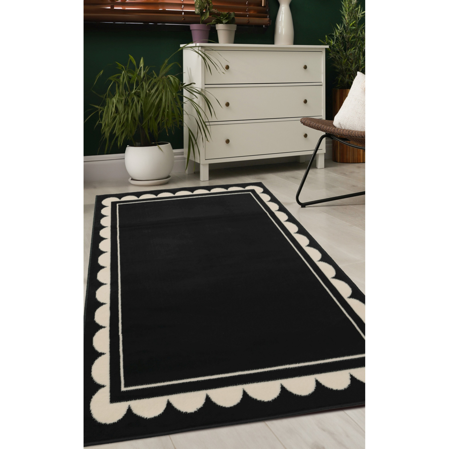 George Home Black Maker Maestro Scallop Border Rug