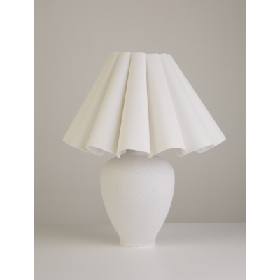 Lighting Collection Ceramic Lamp With Scallop Edge Shade Table Lamp in White
