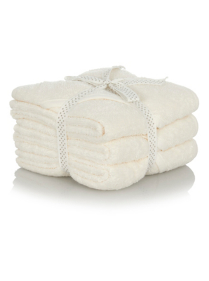 3 hooded towels