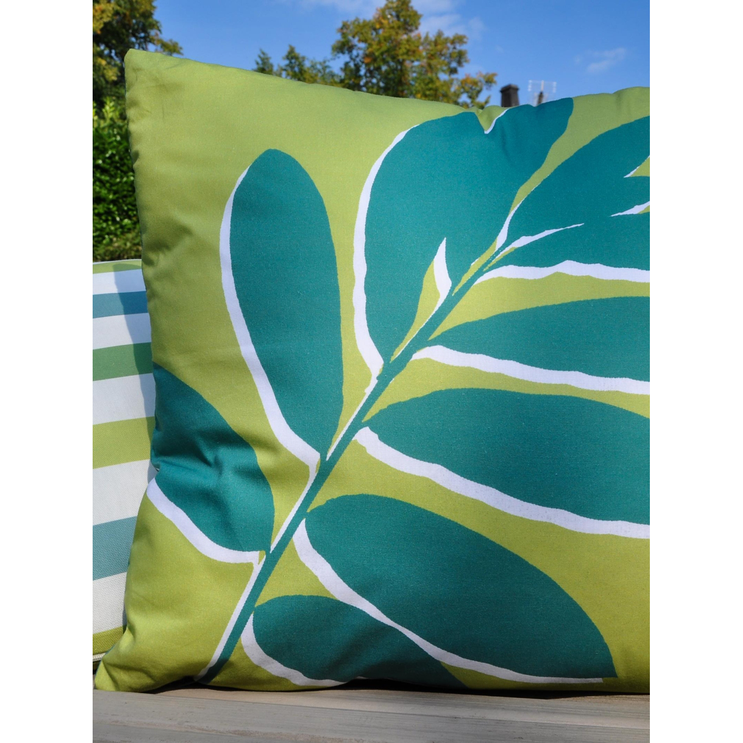 Fusion Leaf Outdoor Cushion Green - Image 4