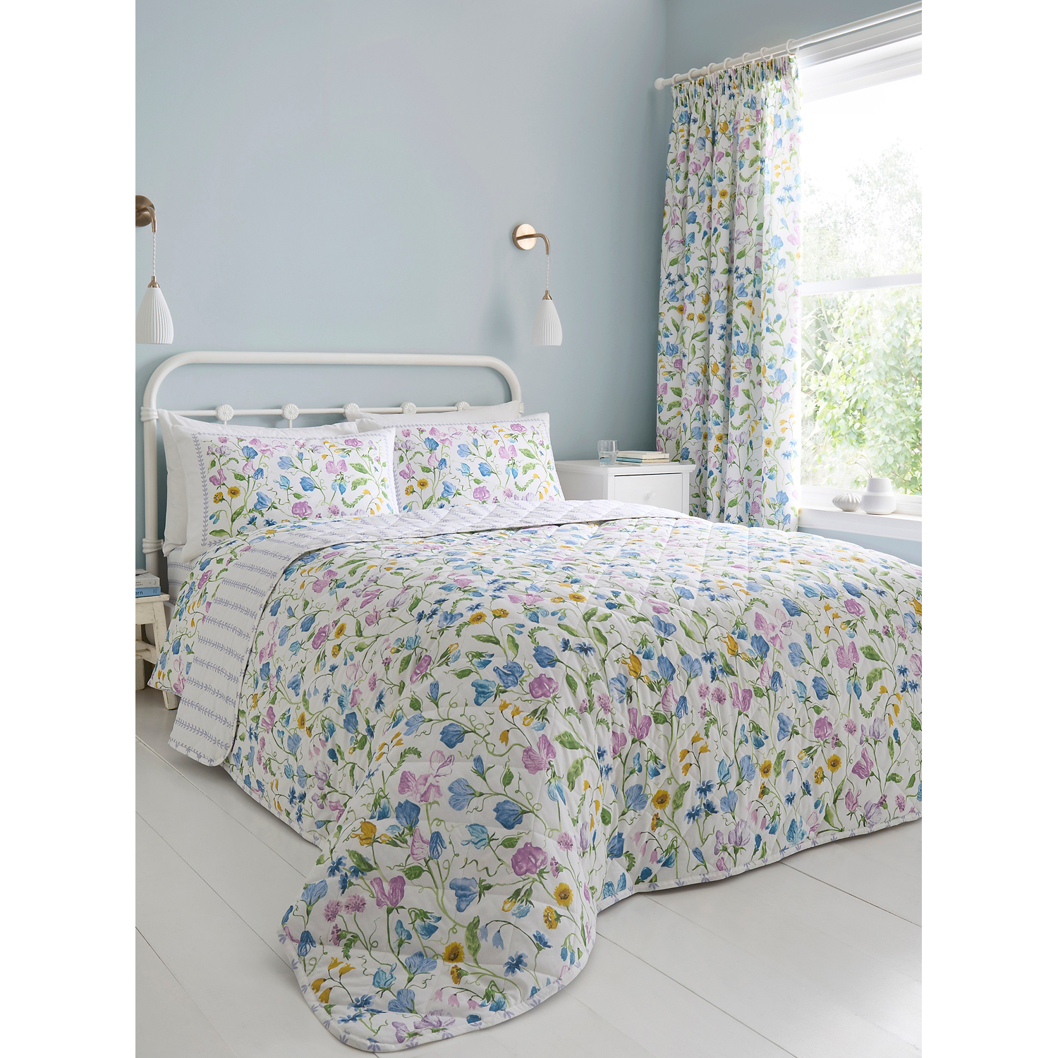 Oral B Lilac Dreams & Drapes Sweetpea Floral Bedspread - 200 X 200Cm