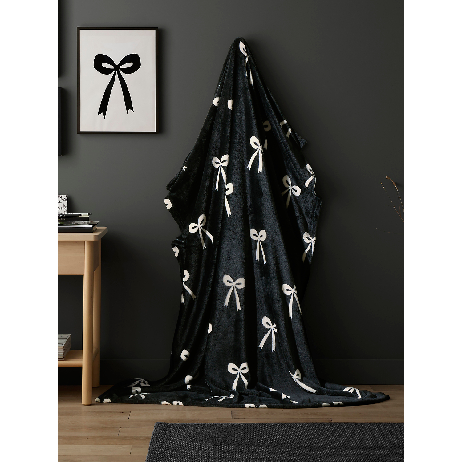 George Black Fusion Bows Fleece 120 X 150Cm Throw Mono