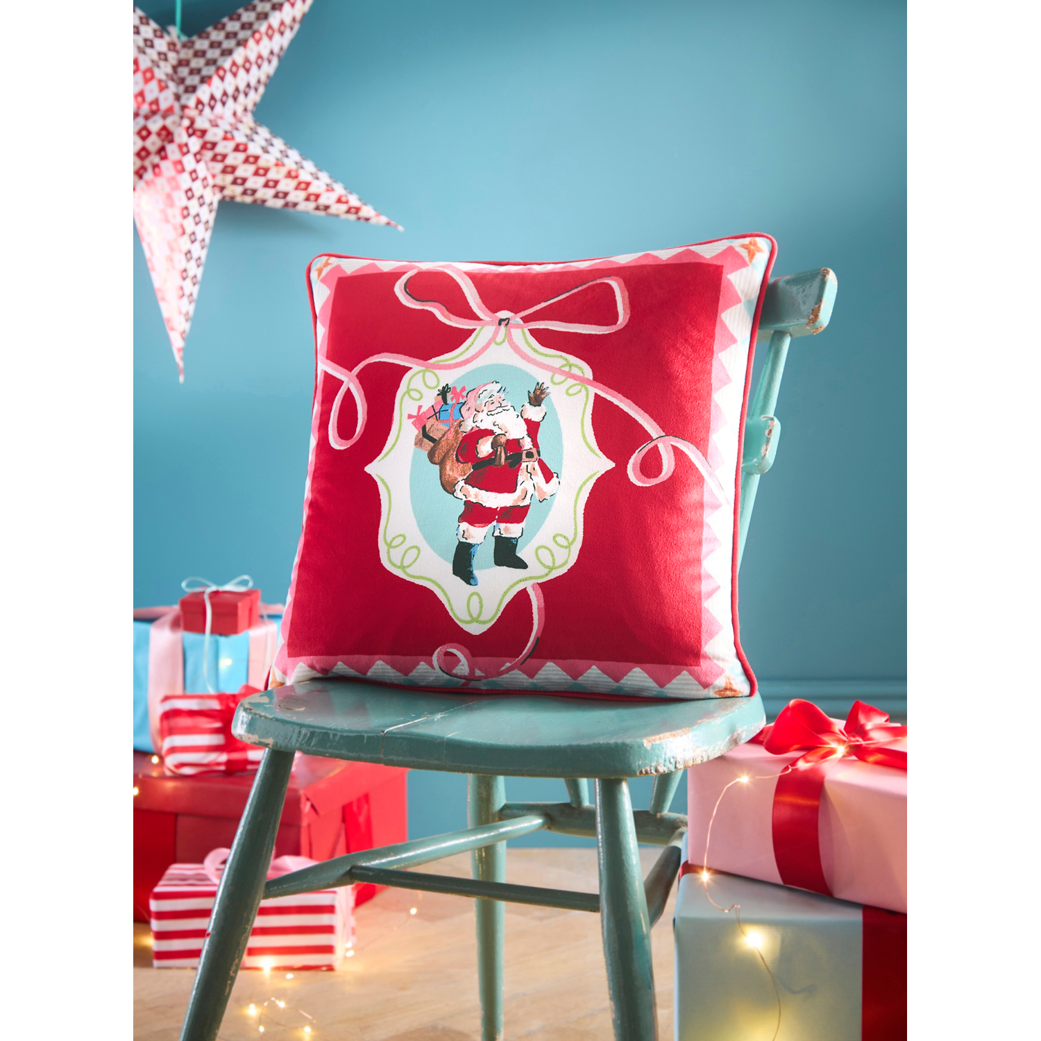George Red Fusion Christmas Vintage Frames Cushion