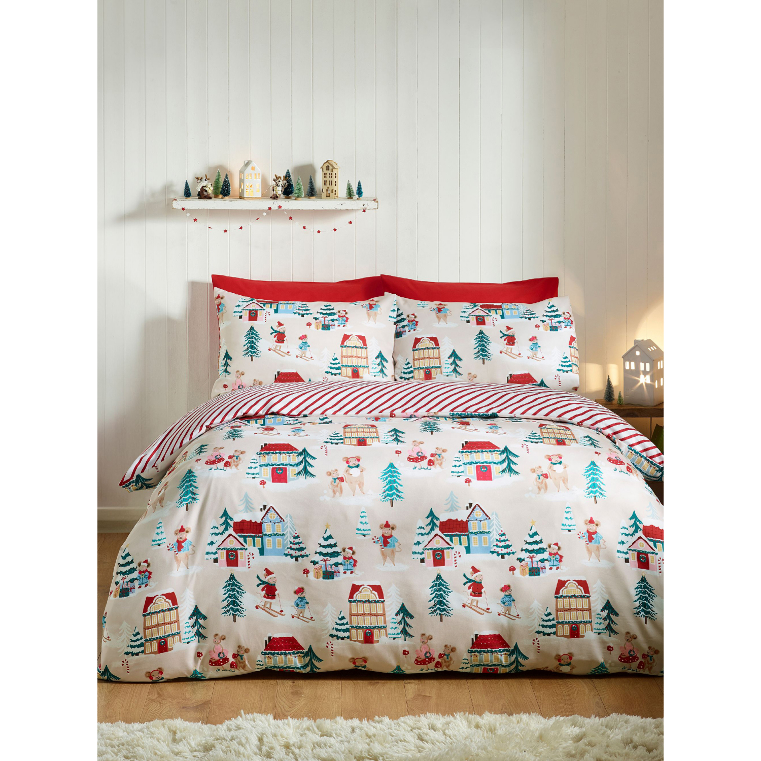 B&Q -  Christmas Mouse Town Reversible King Duvet Cover Set With Pillowcases Natural - Image 5