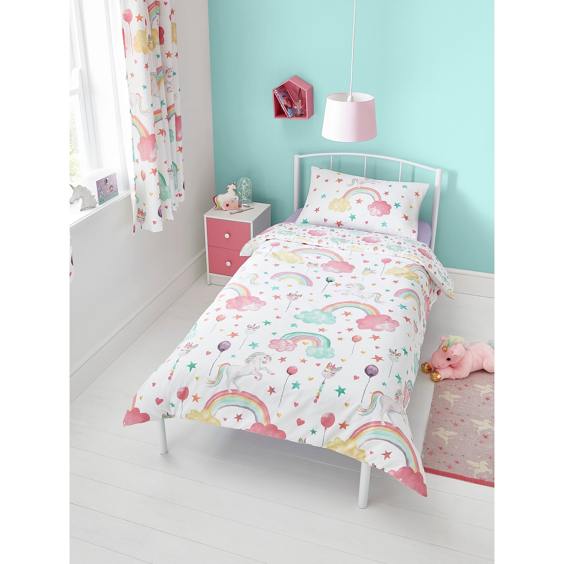 Unicorn And Rainbow Print Easy Care Reversible Duvet Set Single