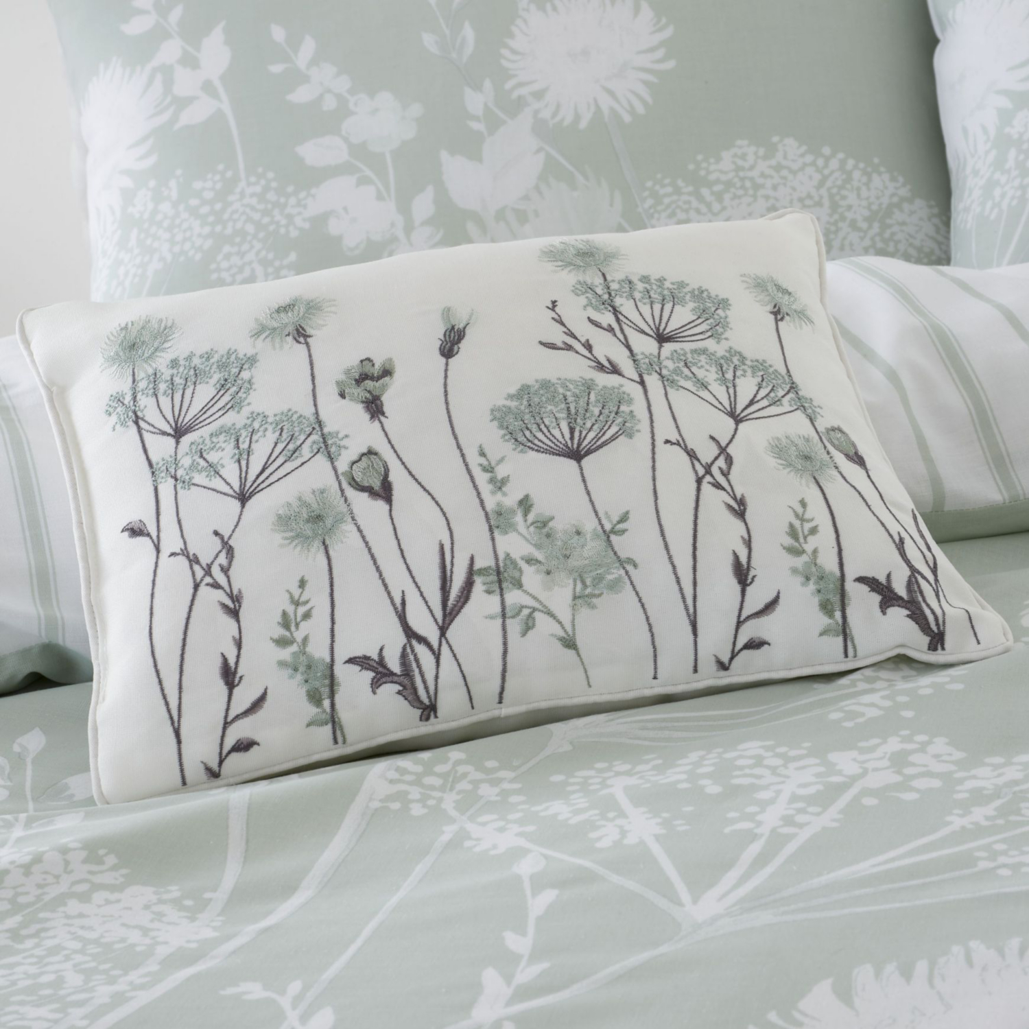 Catherine Lansfield Unisex Green 'Meadowsweet Floral' Cushion In | Size: 30 Cm X 40 Cm - Image 6