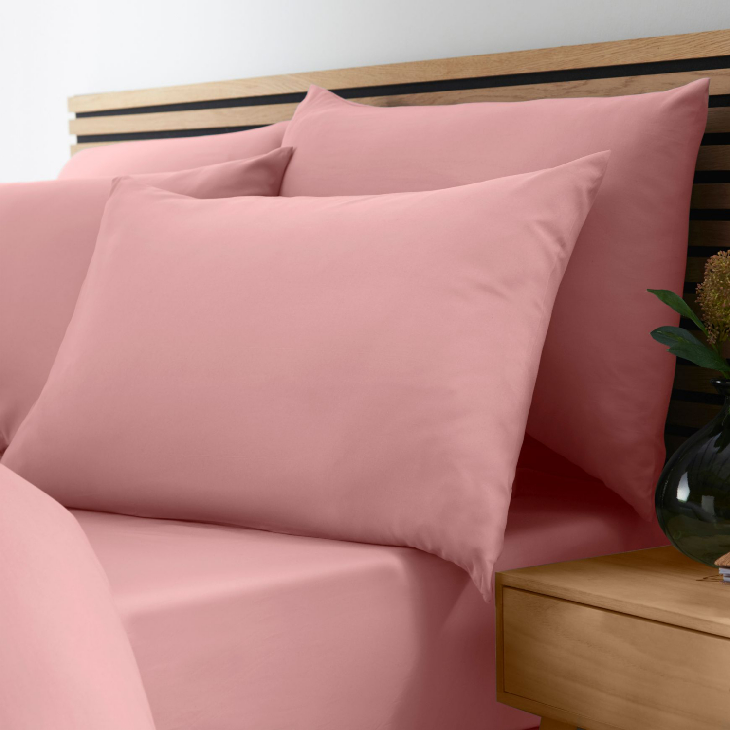 Cat Coral Catherine Lansfield So Soft Non-Iron Fitted Sheet