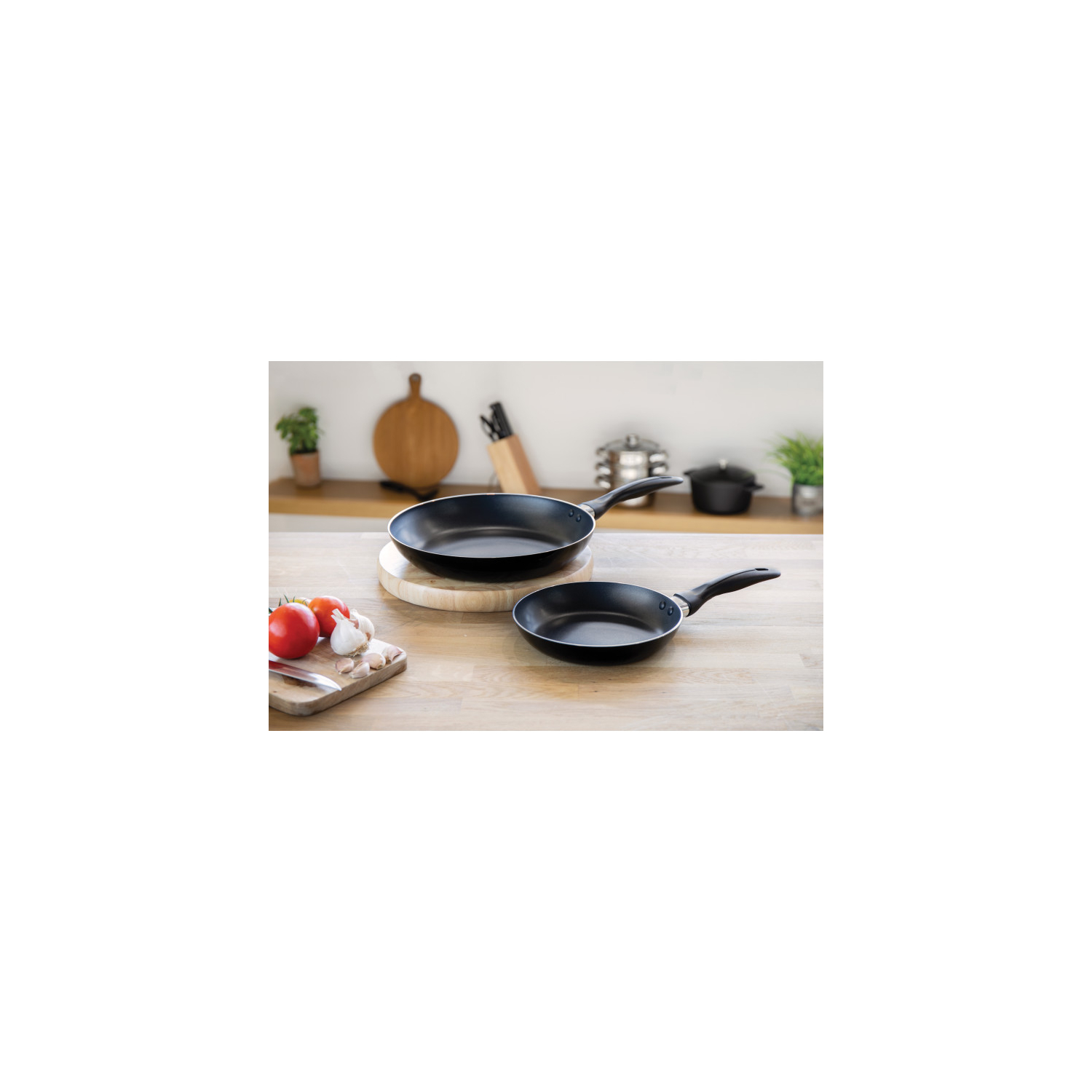 Kitchencraft  Set Of 2 Frying Pans Non-Stick 20Cm And 28Cm - Black - 34x50x15 - Image 4