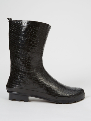 black chelsea wellies