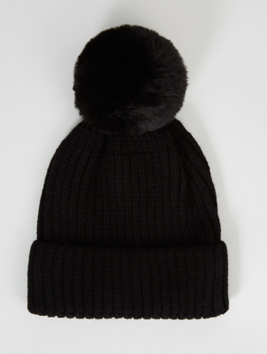 black bobble hat with fur bobble
