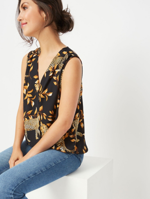 black bubble hem top