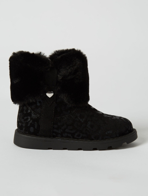 boots with fur trim