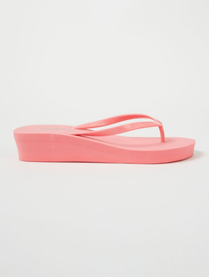 pale pink flip flops