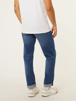 t shirt jeans sneakers