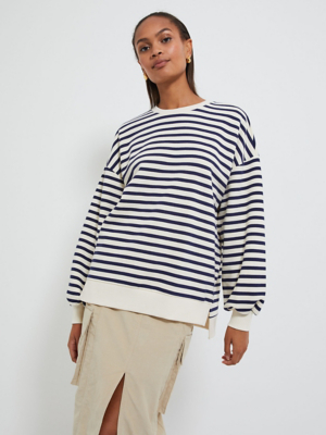 oversized cream sweatshirt