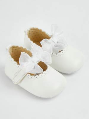White Bow Smart Shoes