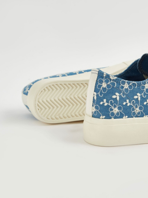 Baskets à plateforme en broderie bleue