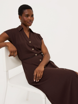 chocolate brown shirt dress The T-Shirt Includes hidden side pockets for effortless summer style. Chocolate Brown Short Sleeve Midi