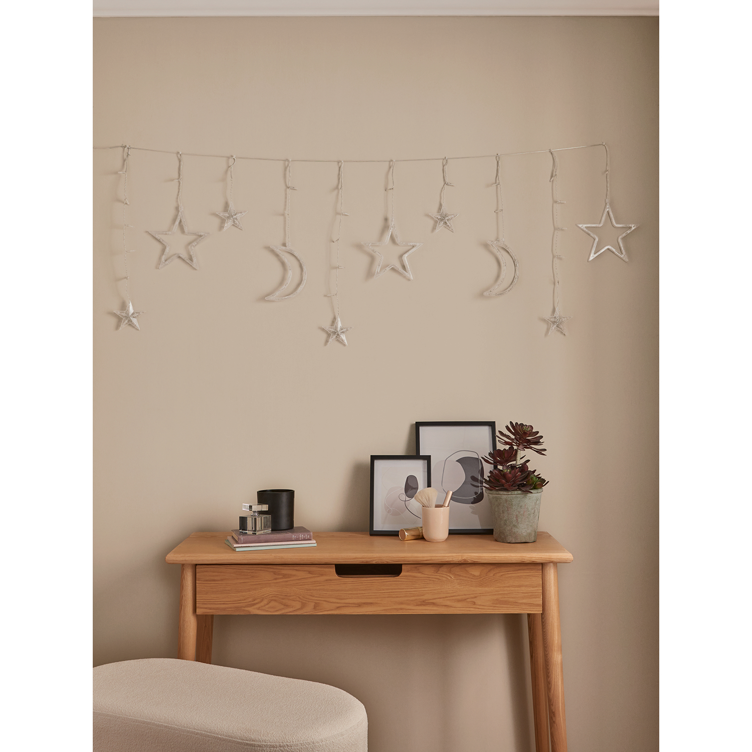 George White Led 50L Star & Moon Curtain Light