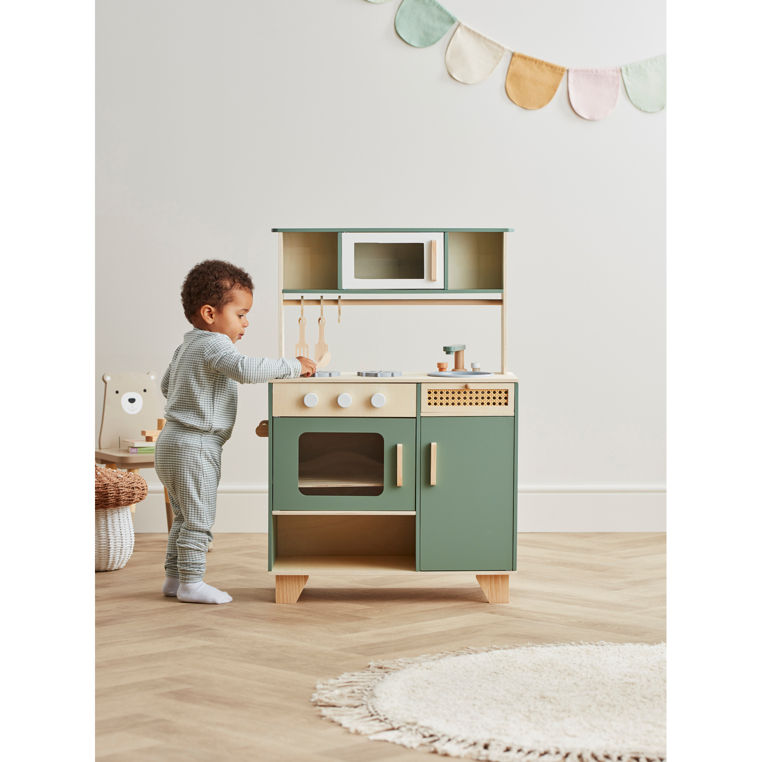 George Green & White Asquith Kitchen