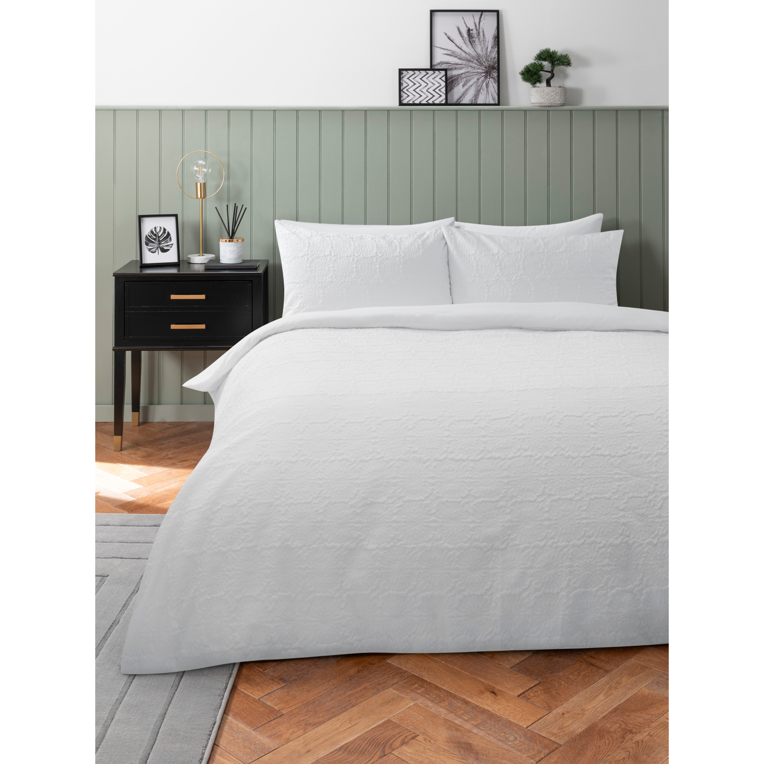 Boss White Embossed Flower Duvet Set