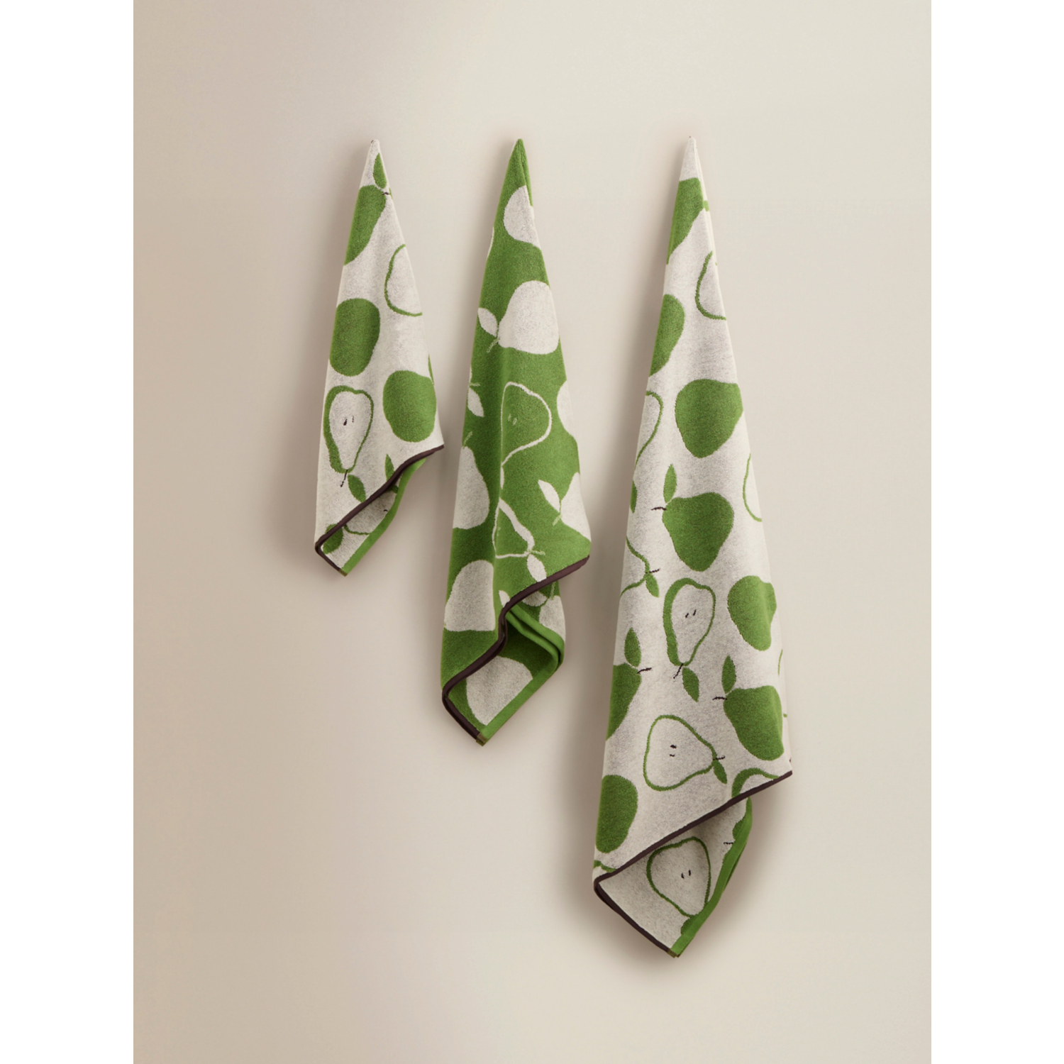 George Green & White Green Pears Fruity Cotton Towel Range
