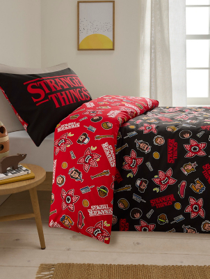 Stranger Things Red Fleece Blanket - 120cm x 150cm | Home | George