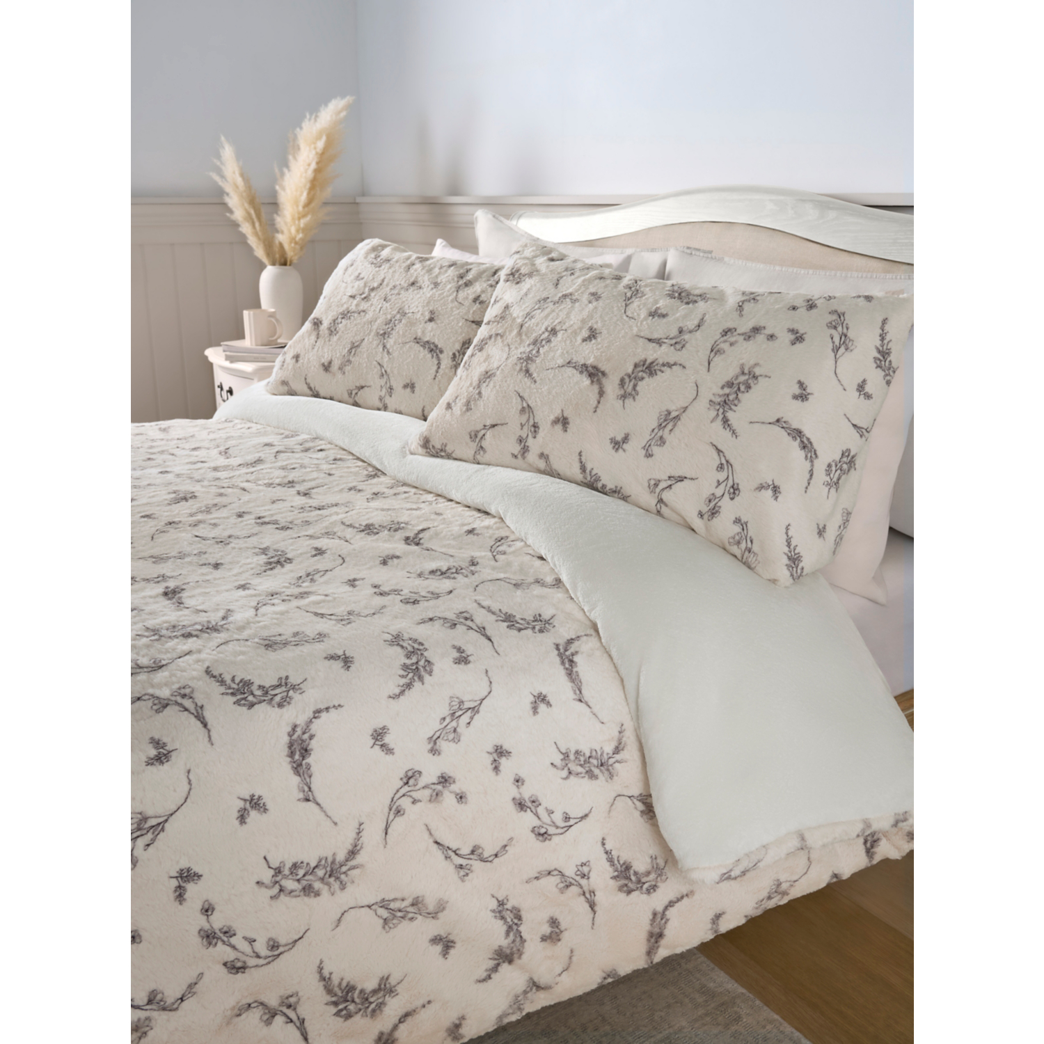 George Natural Stacey Solomon Etched Floral Faux Fur Duvet Set