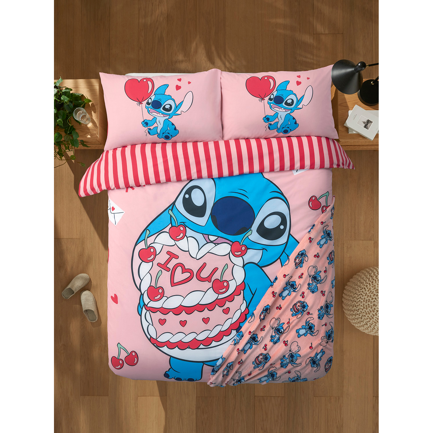 Disney Multi Stitch Valentine's Cake Reversible Duvet Set