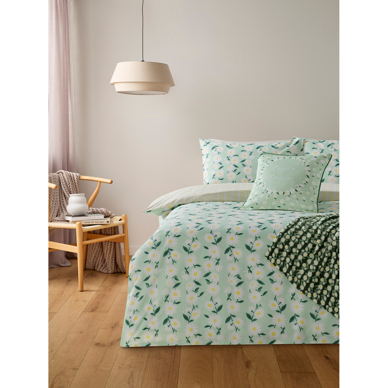 George Multi Daisy Chain Reversible Duvet Set