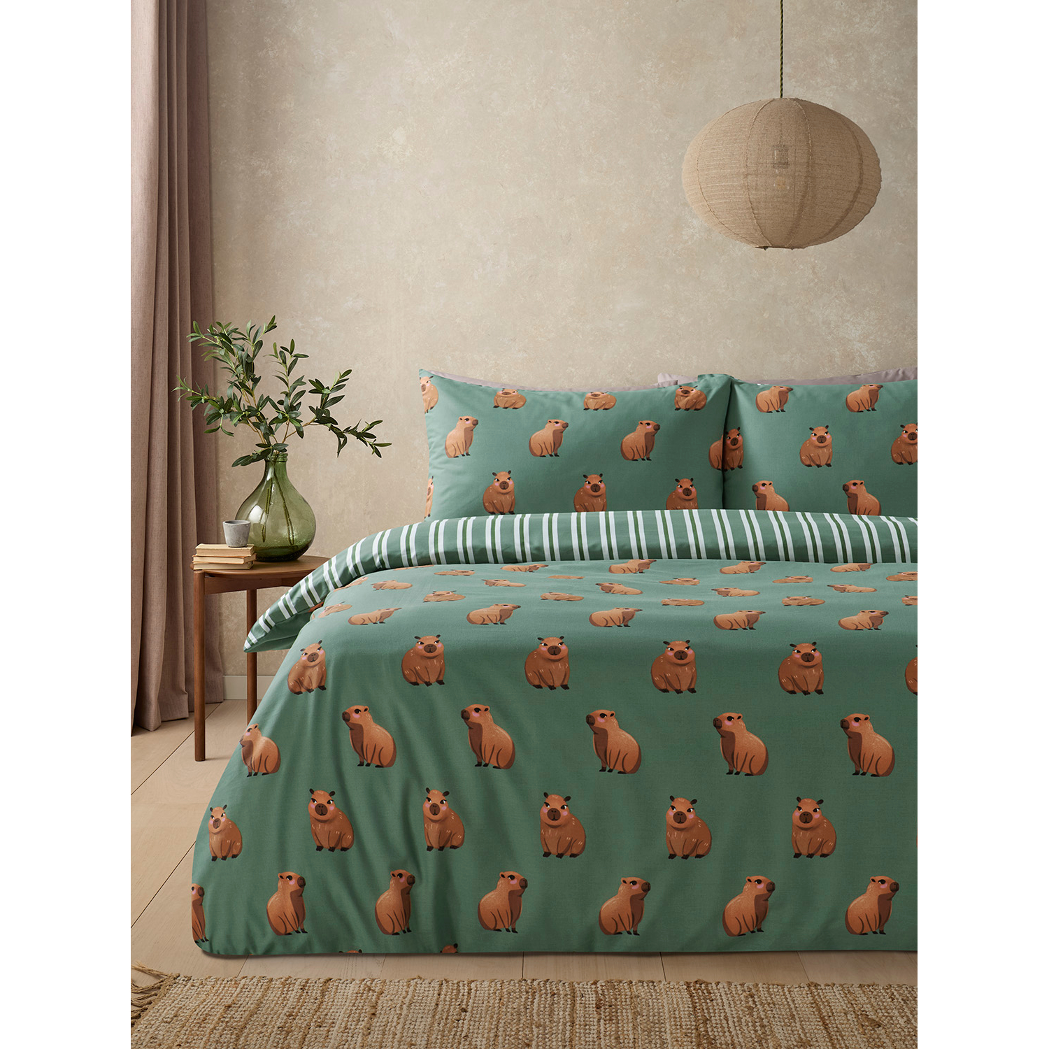George Multi Cute Capybara Reversible Duvet Set