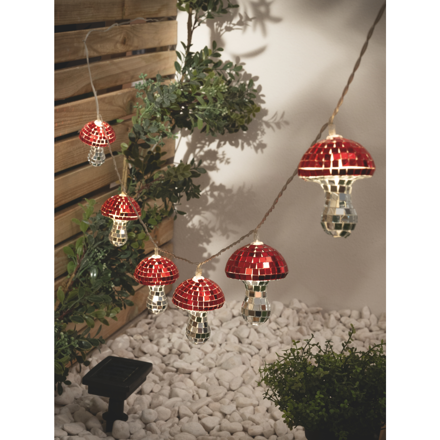 George Red Disco Mushroom Solar String Lights