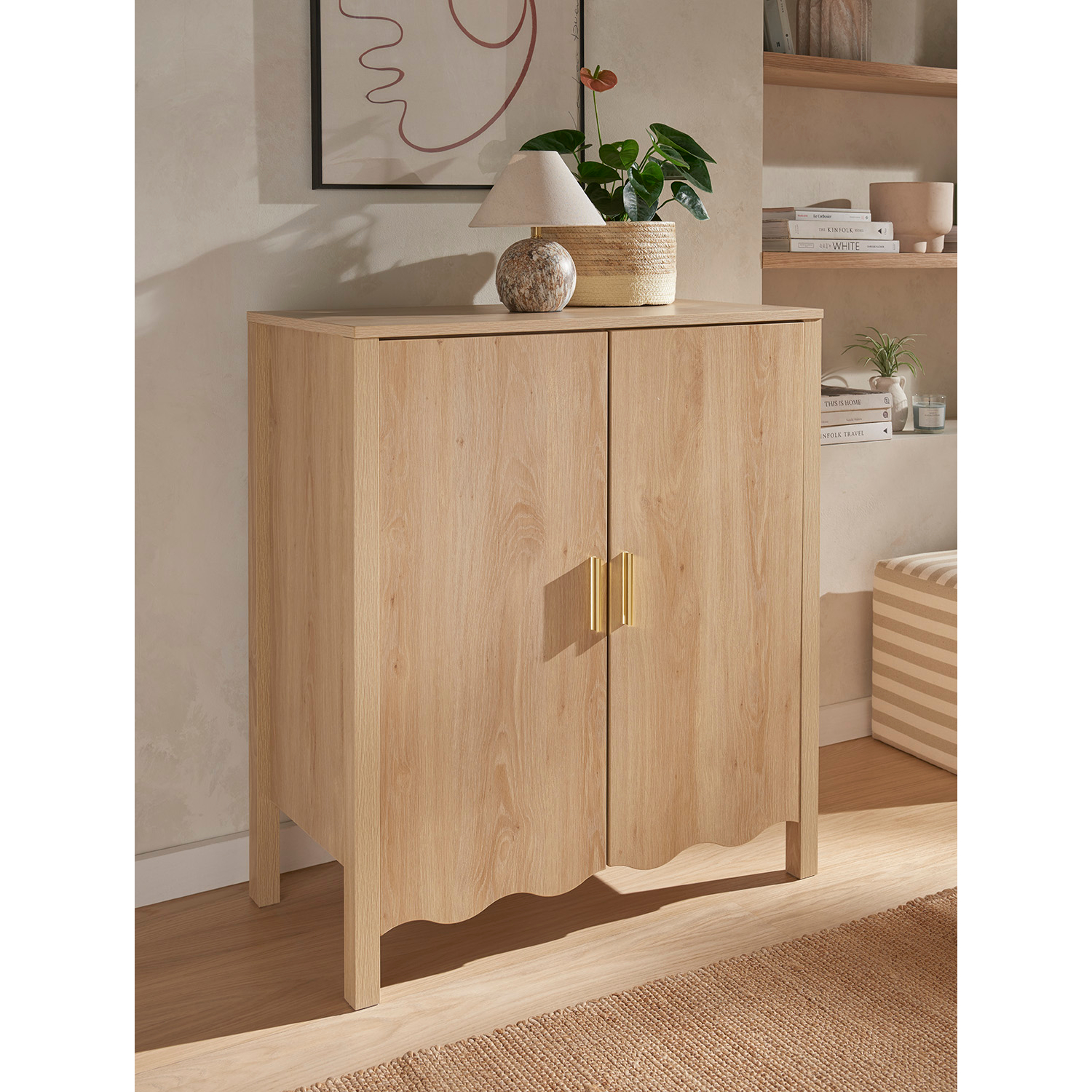 George Dark Wood En Scallop Cabinet