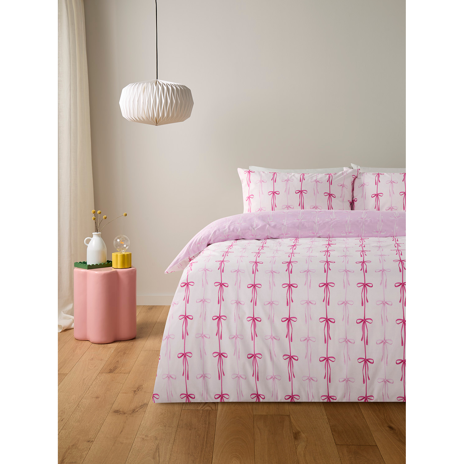 George Pink & White Trailing Tied Bows Reversible Duvet Set