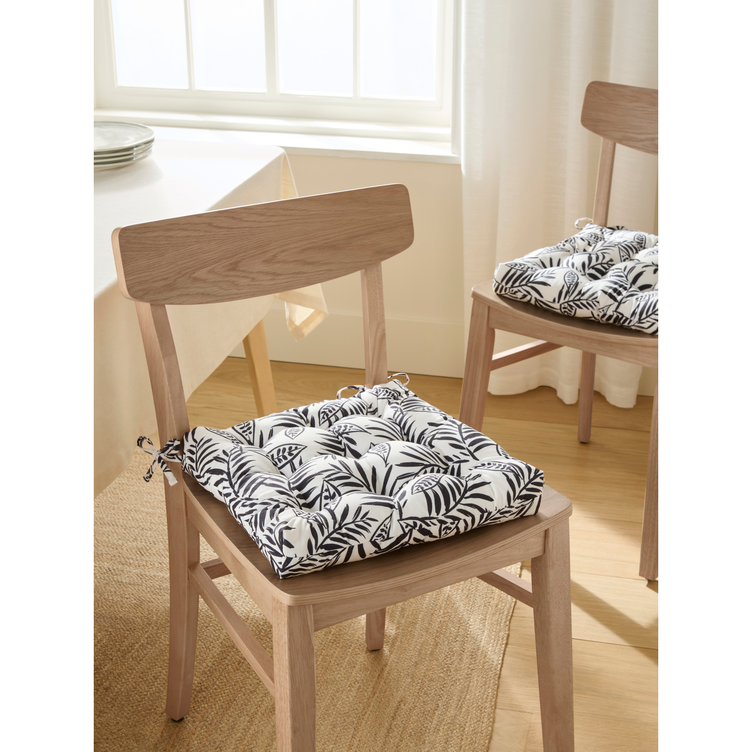 George Black & White Leaf Seat Pads Set Of 2