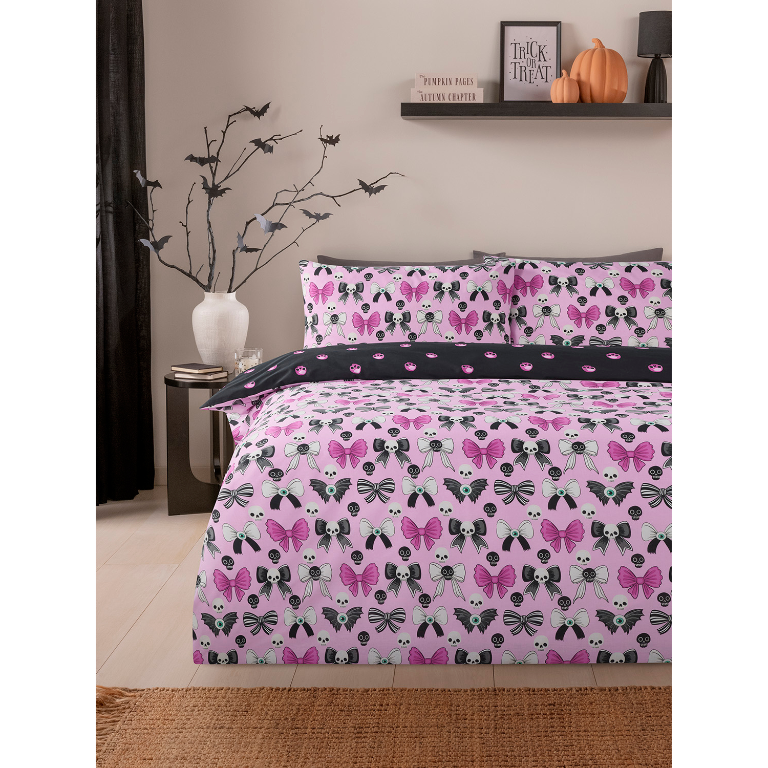 George Black & Pink Black And Pink Spooky Bows Reversible Duvet Set
