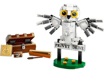 LEGO Harry Potter Hedwig at Privet Drive Set 76425 Toys