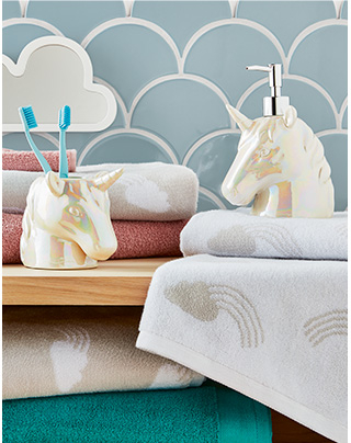 Our unicorn bathroom accessories will add a touch of magic to your décor