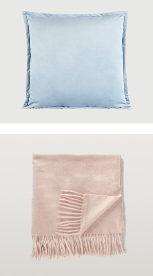 Blue velvet cushion and rose coloured throw