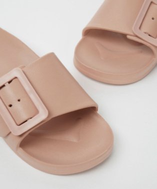 Nude buckle sliders.