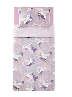 Add some magic to their bedroom with this enchanting purple duvet set, designed with unicorns with wings