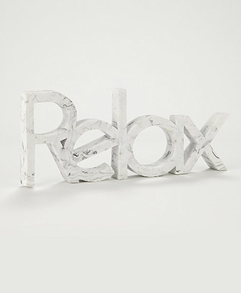 Marble-effect 'Relax' sign
