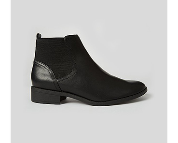 Black chelsea boots