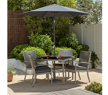 This Jakarta 6 piece set combines traditional style with durable modern materials for perfect outdoor dining
