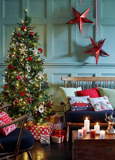 Shop traditional Christmas decorations and Scandi-inspired Christmas decorations at George.com