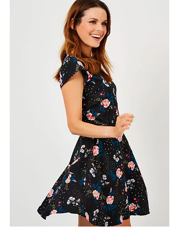 This dress comes with a beautiful floral design