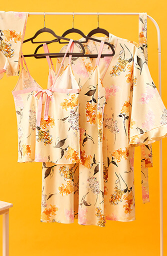 Relax in the soothing floral print of this nightwear