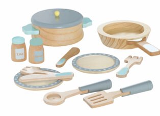 Wooden cooking set.