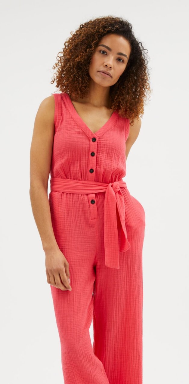 Woman wearing a pink playsuit.